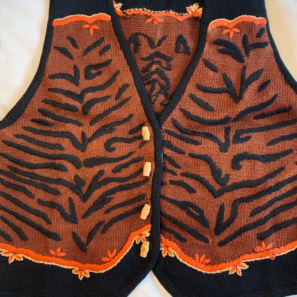 Tiger animal print sweater, embroidery